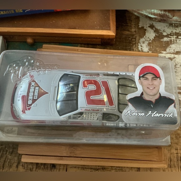 Kevin Harvick #21 Diecast Bank 1:24 Stock Car Winner’s Circle Nascar Collectable - Picture 3 of 6